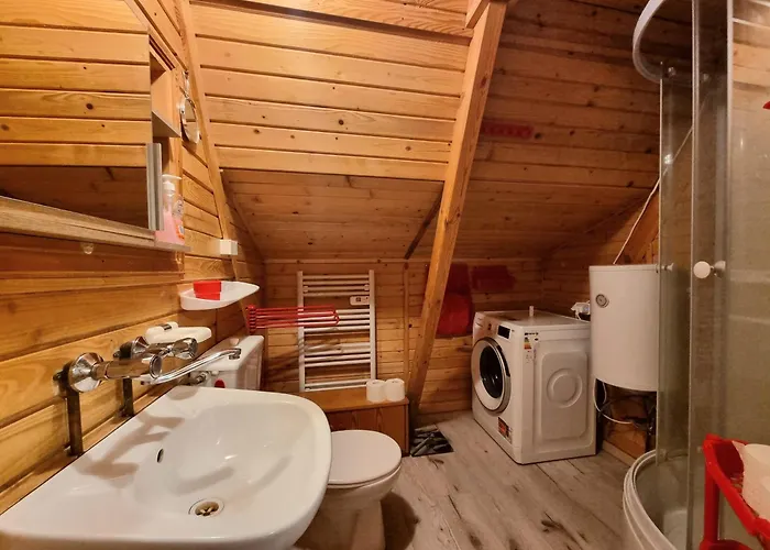 Baby Jagi - Z Balia I Kominkiem W Lesie Posrod Jezior *